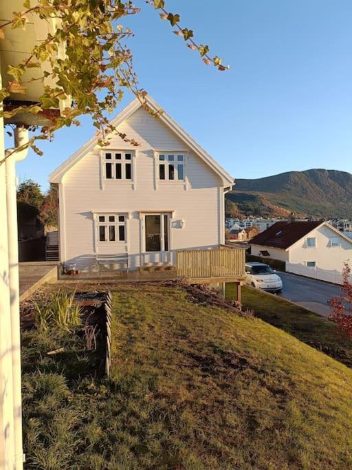 فيلا Charming House In Ulsteinvik With Free Parking المظهر الخارجي الصورة